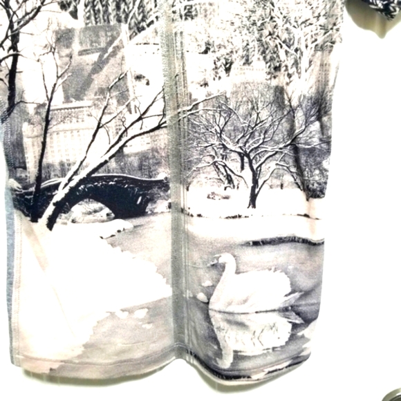 Marc Cain - Grey Central Park Print Short Sleeve Turtleneck Sweater. Size: S/M. - Picture 4 of 9